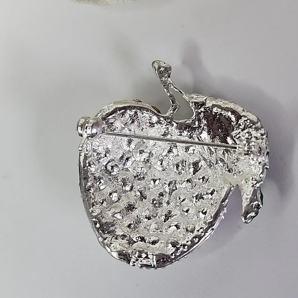 N/A beautiful brooch